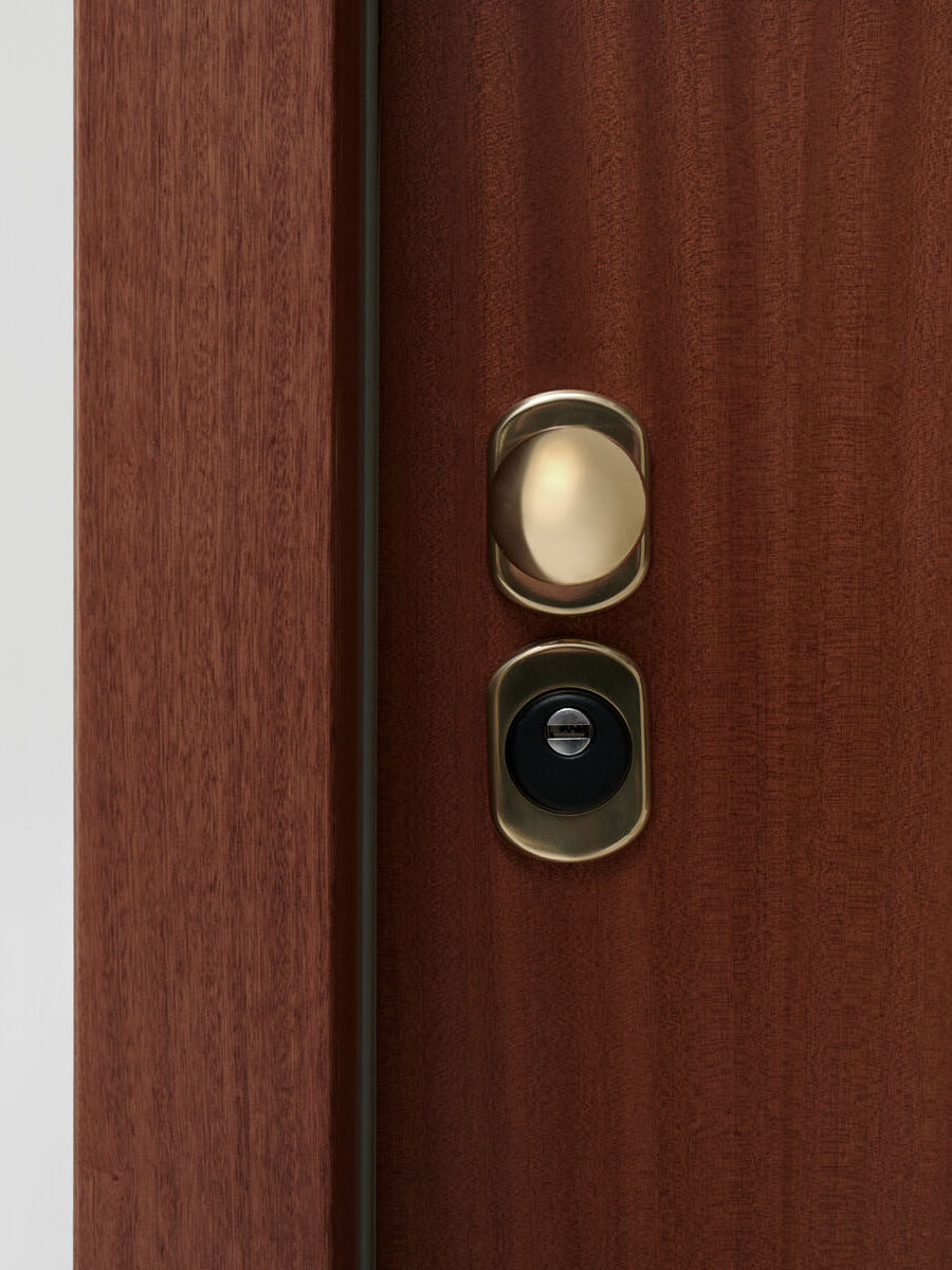 Herraje oro pulido sobre sapely PVC