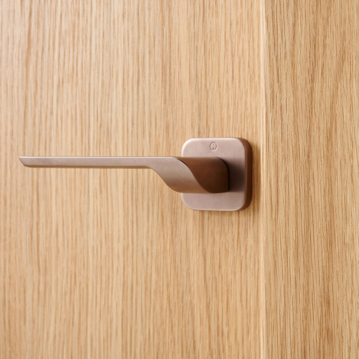 Hoja Roble Pure con manivela Hoppe Cobre Satinado