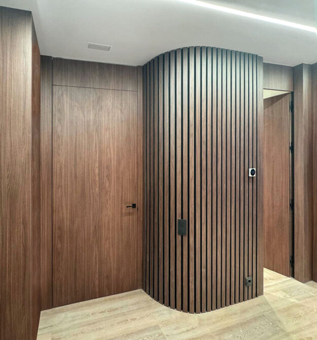 Puertas en oficinas de centro logístico